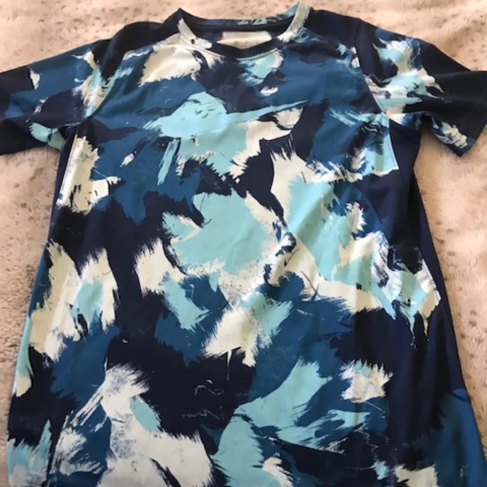 Boys NiKe short sleeve dri-fit